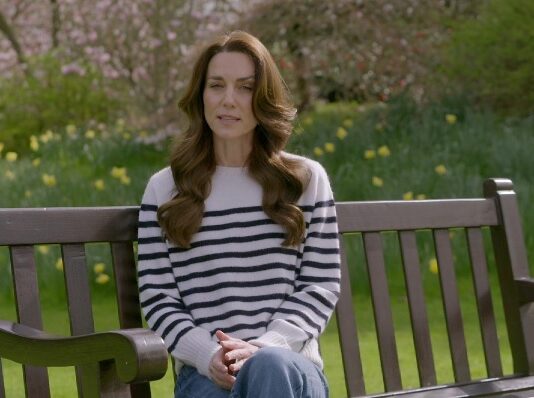 Kate Middleton costretta a rivelare il cancro: una talpa aveva scoperto tutto