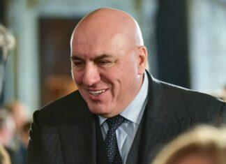 Crosetto sta meglio, condizioni di salute “in netto miglioramento”. Colpito da un nuovo episodio di pericardite