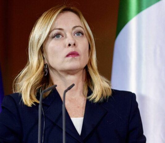 Meloni contro l’inchiesta di Fanpage: “Infiltrarsi nei partiti politici? Metodi che usavano i regimi”
