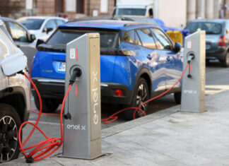 Anche l’Europa aumenta i dazi sulle auto elettriche cinesi. E se la Cina si “vendicasse” con le batterie?