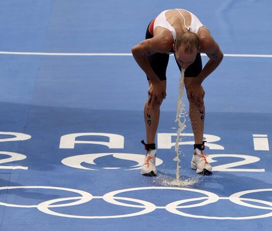 Brava la Carini a ritirarsi. Vomito-Parade dei triatleti. Molto male i giornalisti
