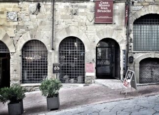 Per Fiera Antiquaria e Giostra del Saracino, Casa Bruschi organizza il tour Armi e armature con ingresso gratuito domenica 1° settembre