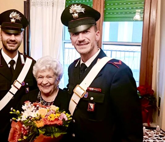 I Carabinieri partecipano ai festeggiamenti per il 92° compleanno della Signora Rita di Bibbiena