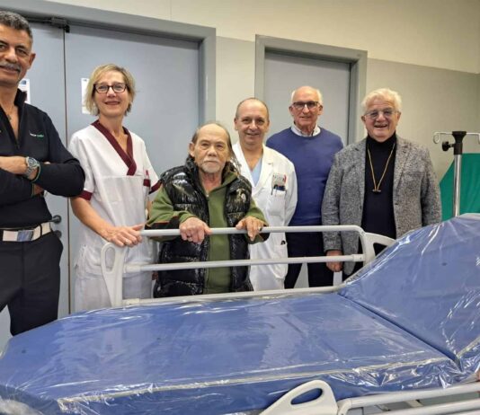Nefrologia e dialisi, una nuova barella donata dal Gruppo amici di Bruno e il Calcit Arezzo