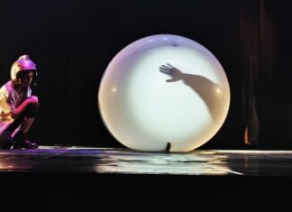 Domenica 6 aprile all’auditorium Le Fornaci lo spettacolo per bambini, Blu il colore della felicità