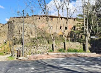 Nuovo lastricato alla frazione Rapale nel comune di Bucine