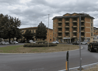 Il “Cerchio imperfetto” di Mauro Staccioli, a San Giovanni Valdarno