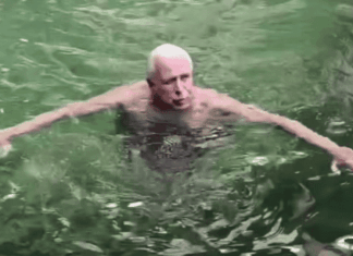 Eugenio Giani si tuffa nel Ciuffenna