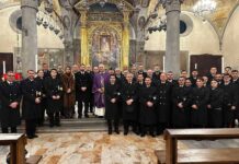 I Carabinieri con gli anziani per metterli in guardia dalle truffe