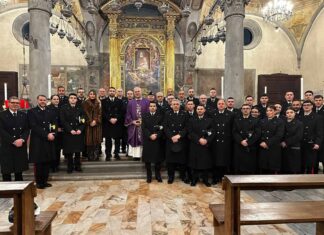 I Carabinieri con gli anziani per metterli in guardia dalle truffe