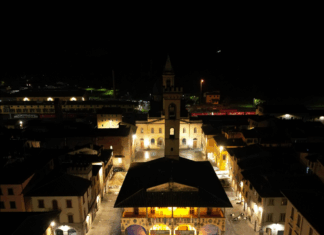 San Valentino, sguardi condivisi e brindisi al museo