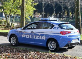 Polizia: daspo urbano per 2 minorenni e tre stranieri