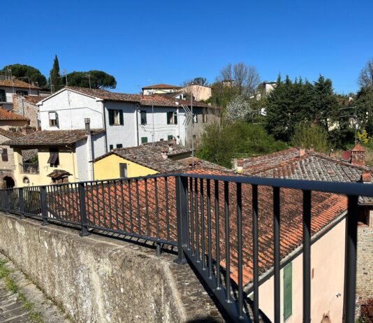 Nuovo corrimano al Castello di Campogialli