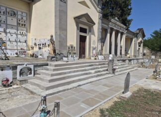 Laterina Pergine: restaurata la scala in pietra del cimitero
