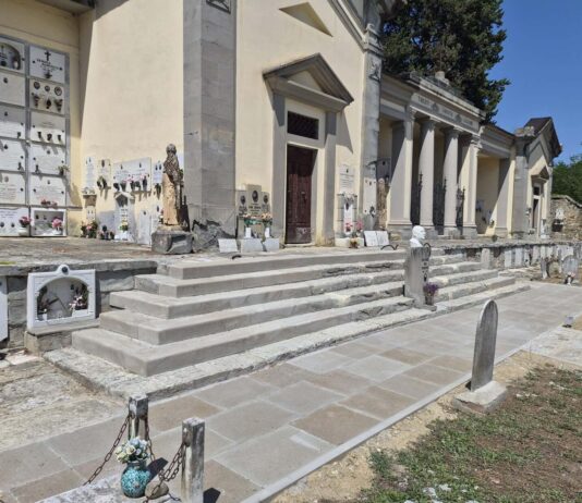 Laterina Pergine: restaurata la scala in pietra del cimitero