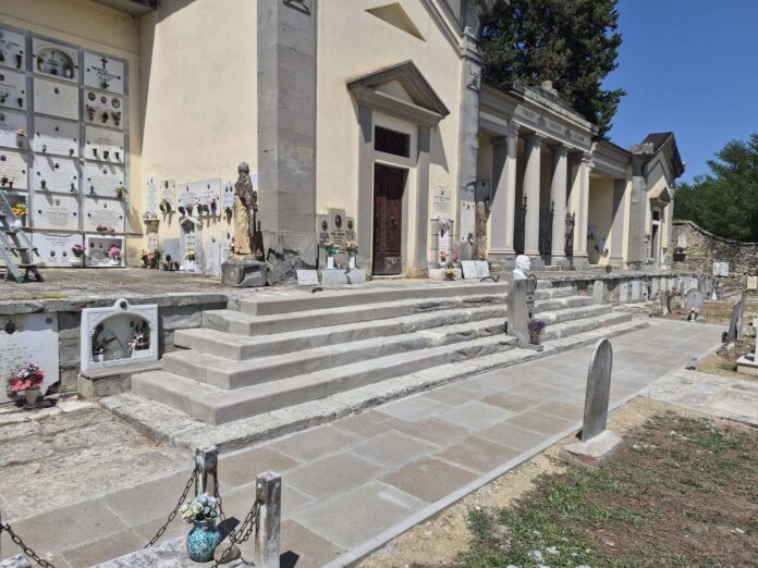 Laterina-Pergine-restaurata-la-scala-in-pietra-del-cimitero.jpg
